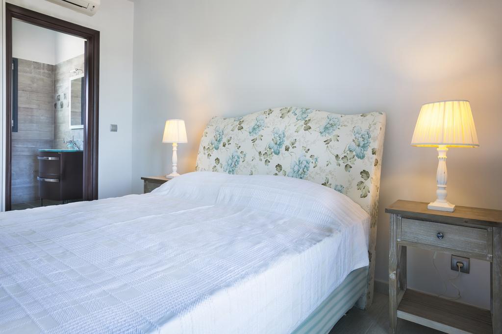 Seirios Luxury Villa Свороната Екстериор снимка