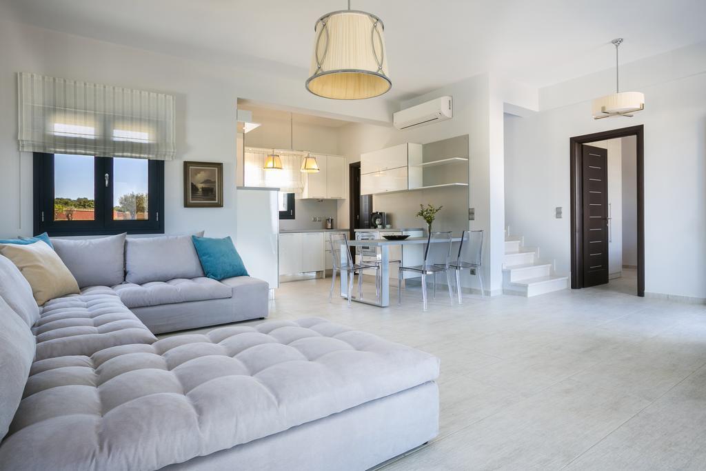 Seirios Luxury Villa Свороната Екстериор снимка