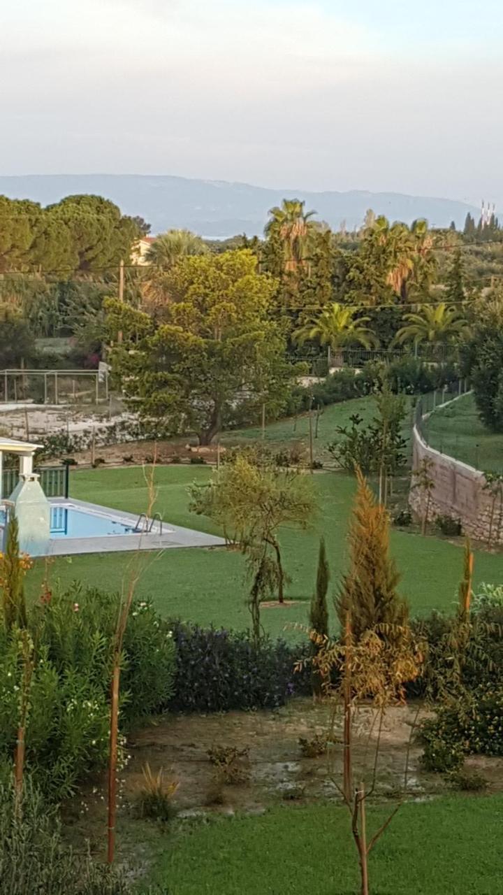 Seirios Luxury Villa Свороната Екстериор снимка